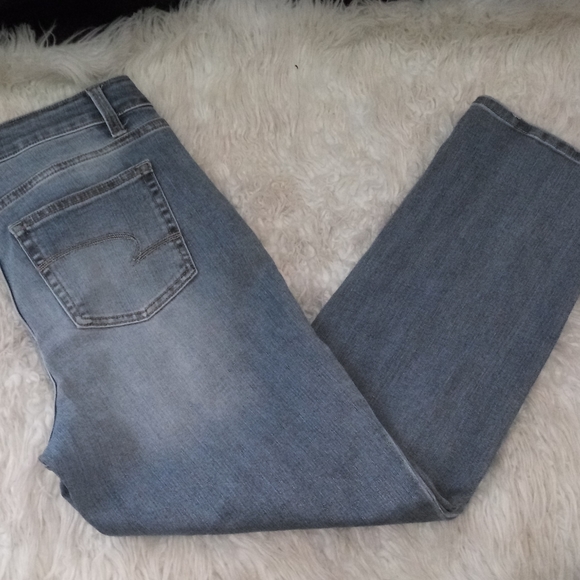 Time And Tru Petite Straight Jeans Size 10 - Picture 2 of 9